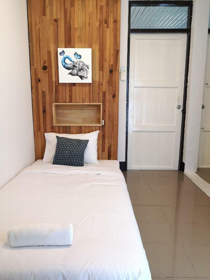 Cozy By Funwahn Bed & Breakfast Chiang Mai Exterior photo